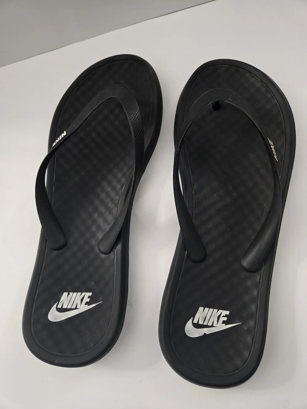 Nike On Deck Flip Flops Men’s Size 12 Black Thong Sandals